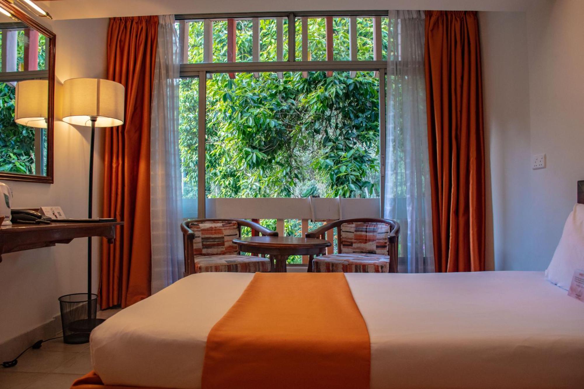 Boulevard Hotel