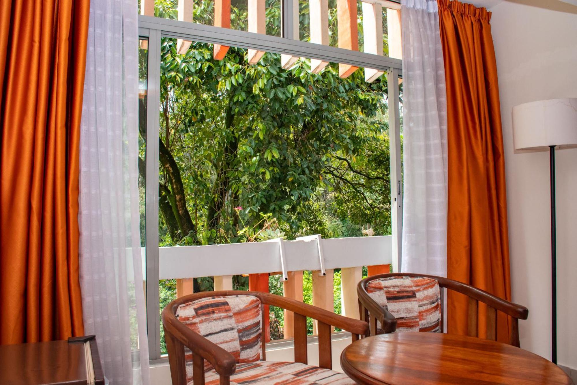 Boulevard Hotel