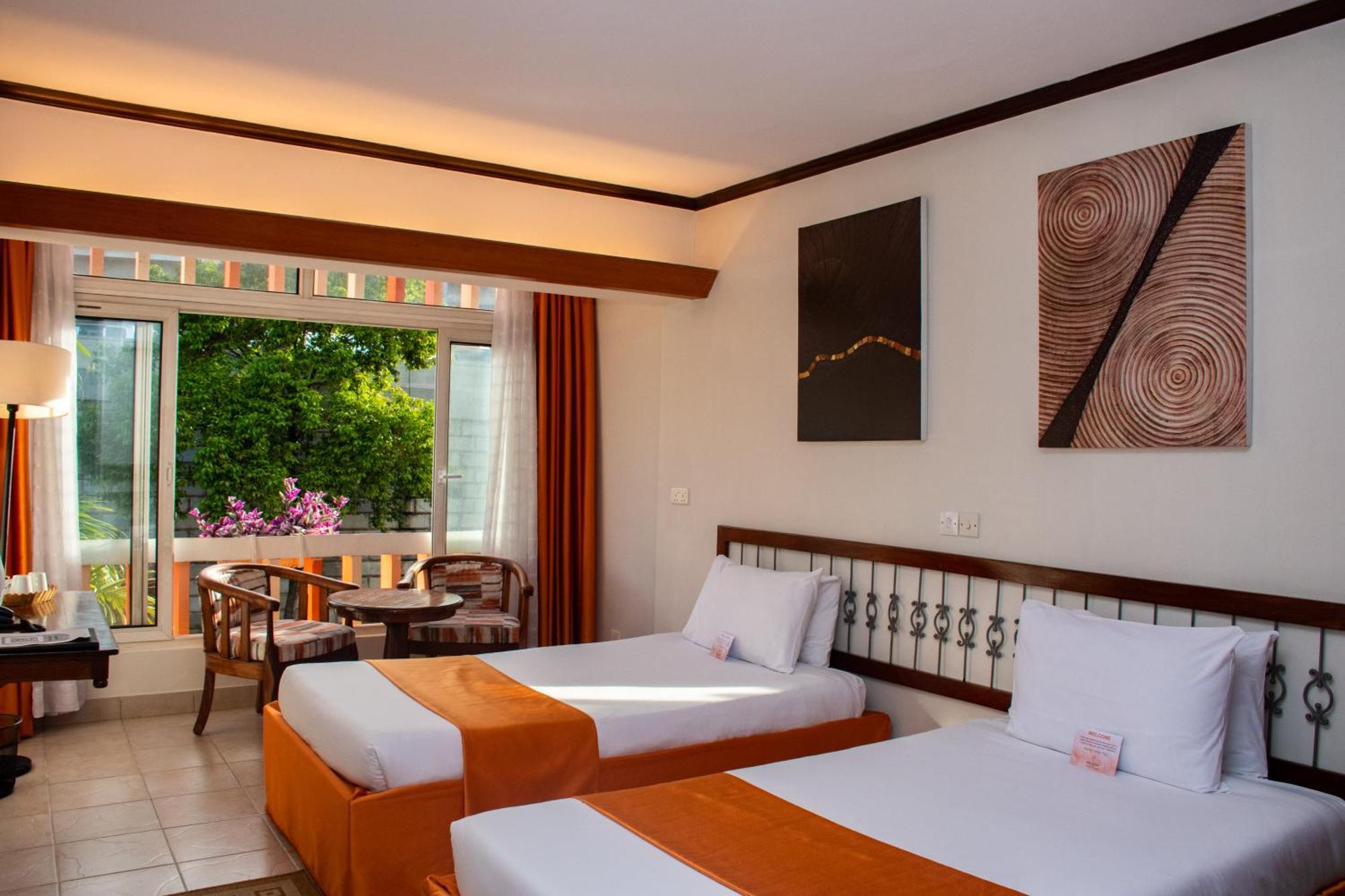 Boulevard Hotel