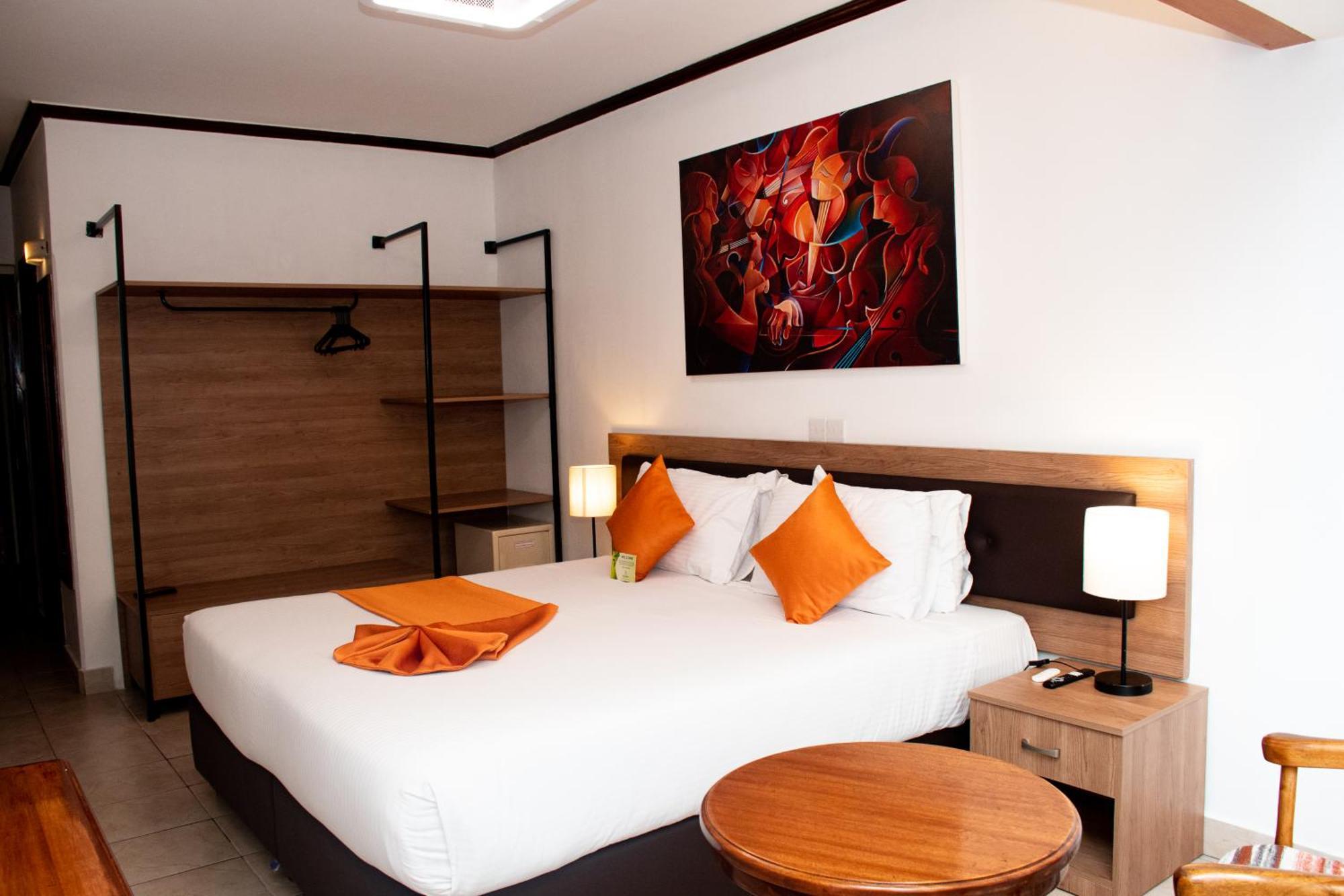 Boulevard Hotel 4*