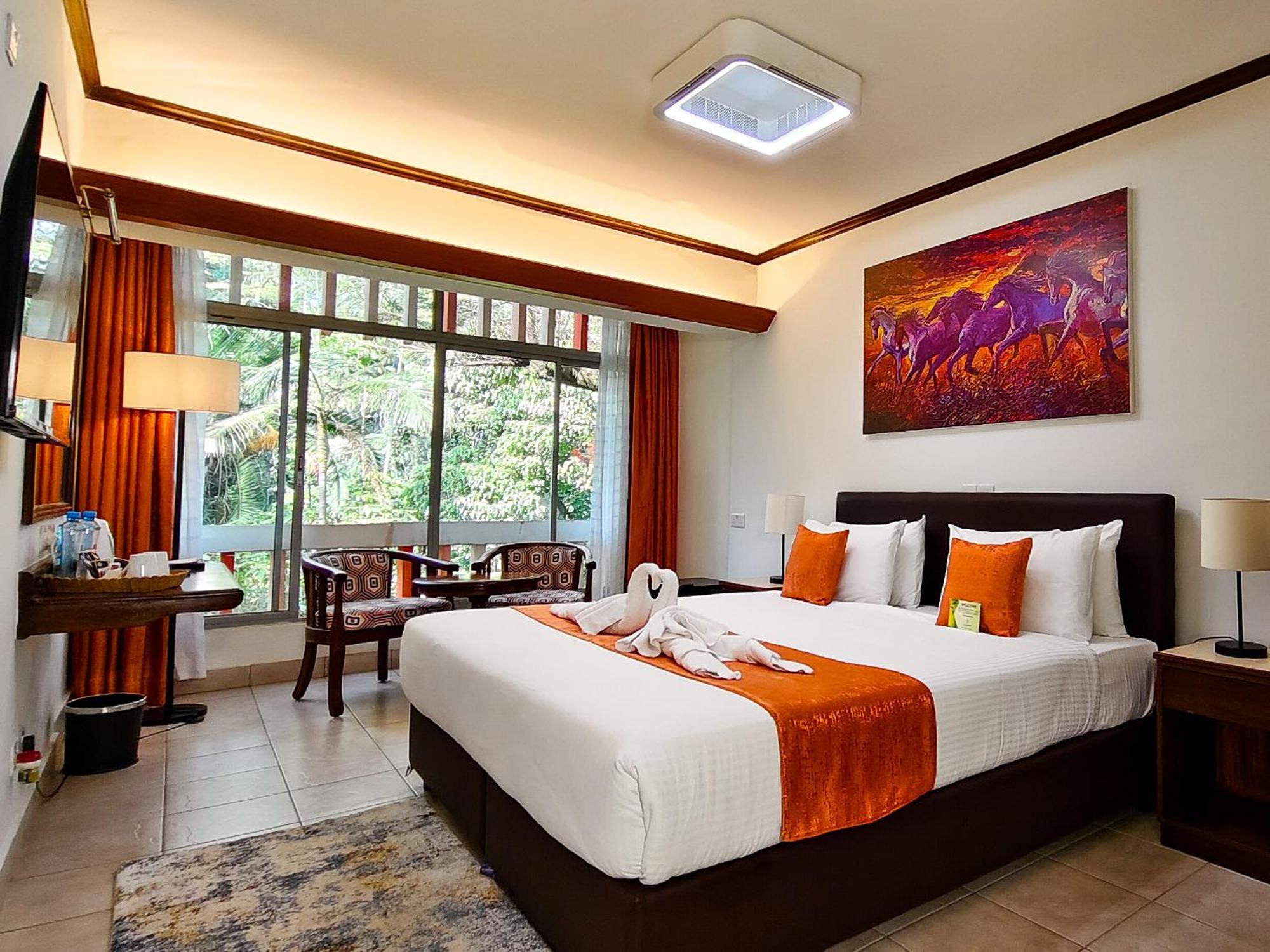 Boulevard Hotel 4*